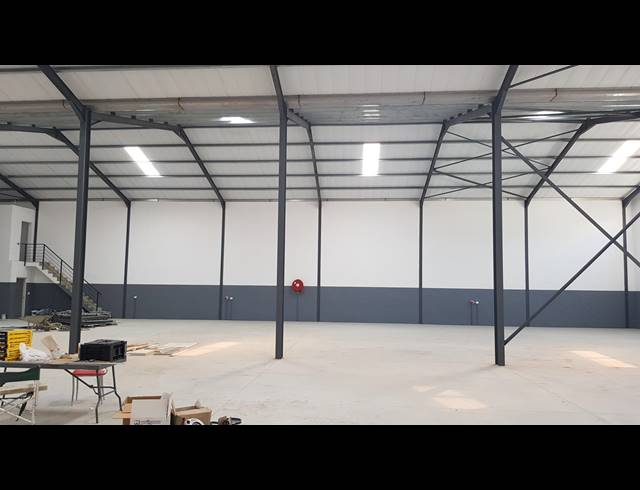 1,107M² FACTORY TO LET IN SAXENBURG PARK 2